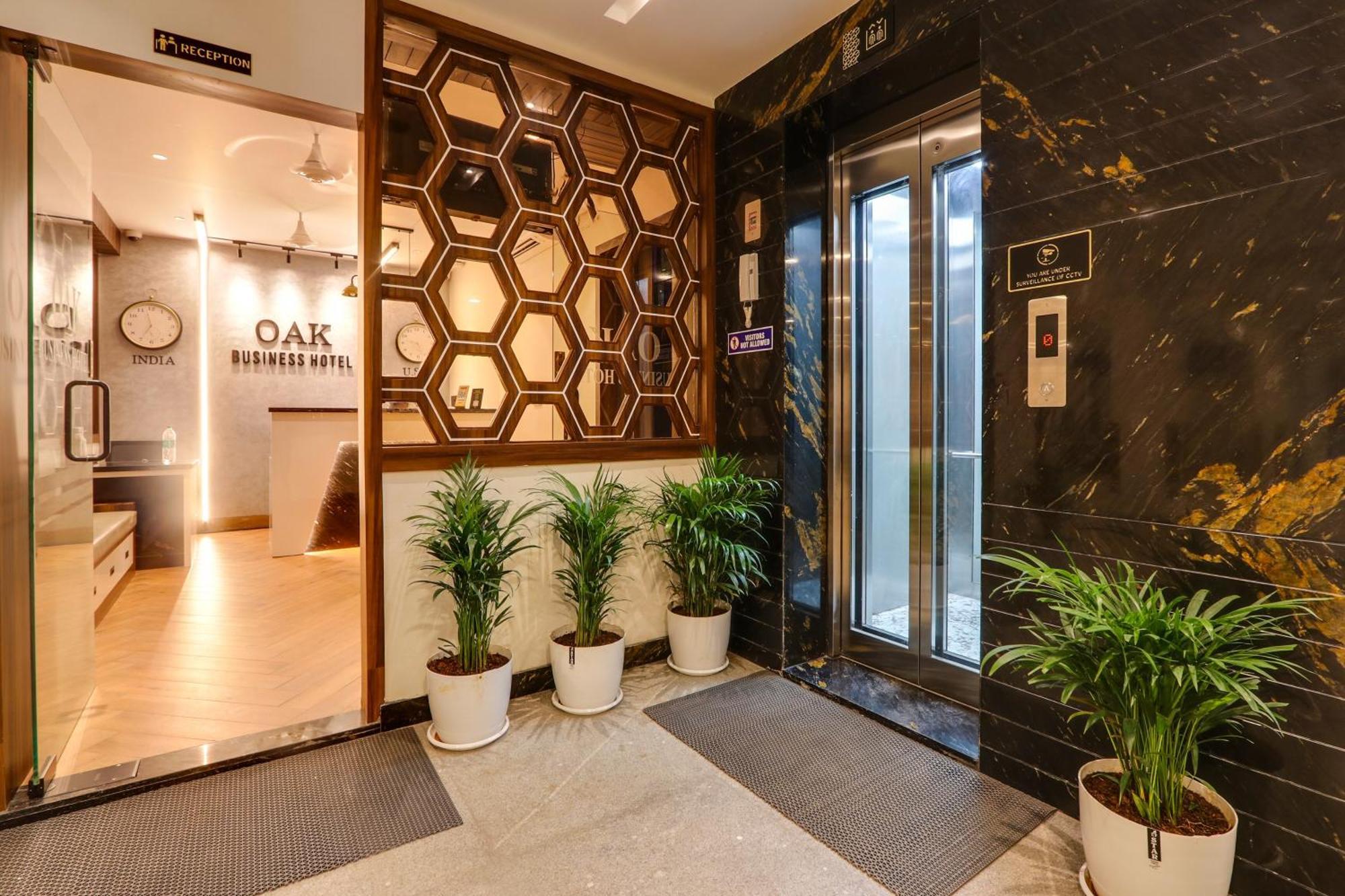 Townhouse Oak Indigo Business Hotel