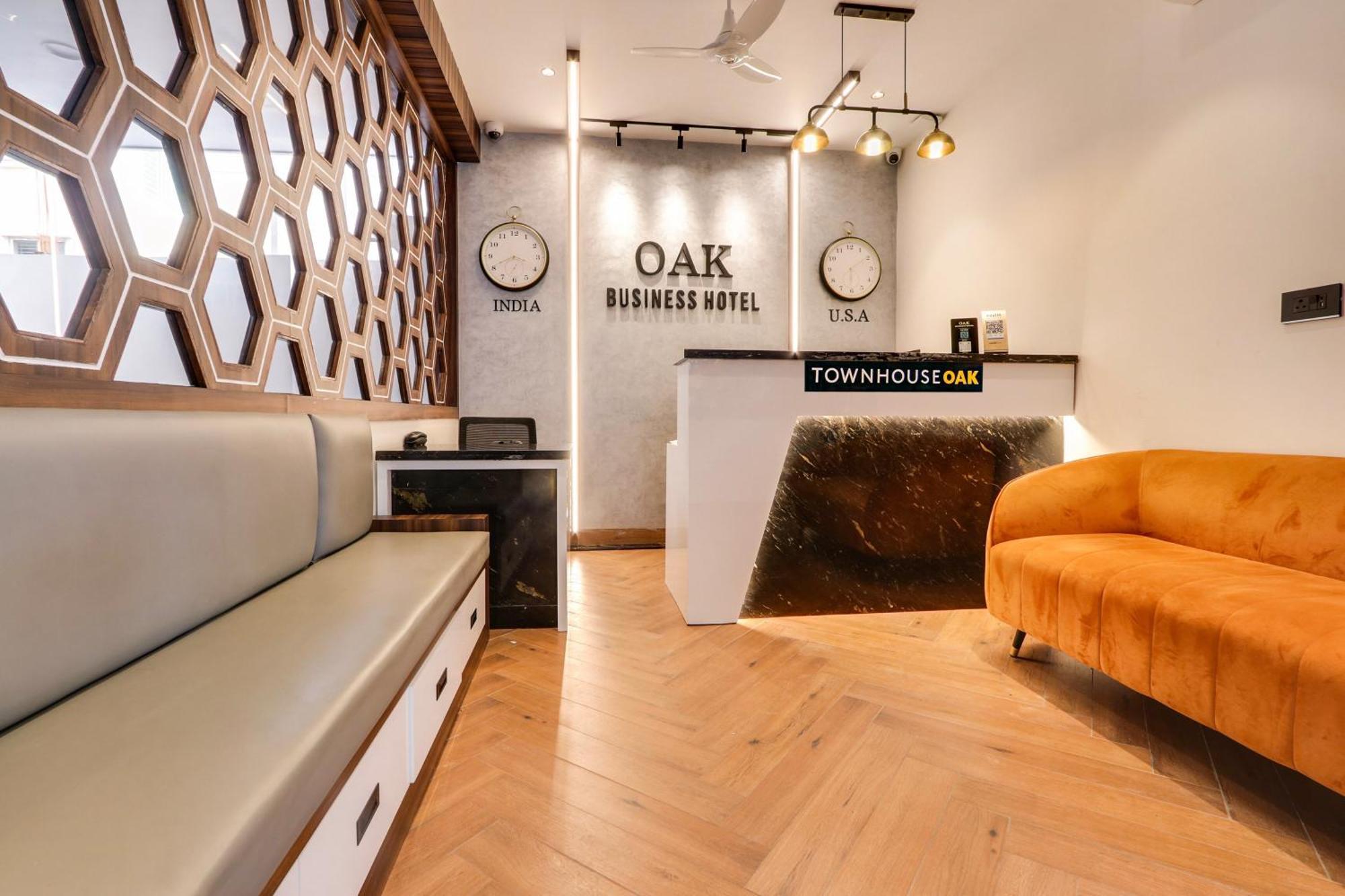 Townhouse Oak Indigo Business Hotel