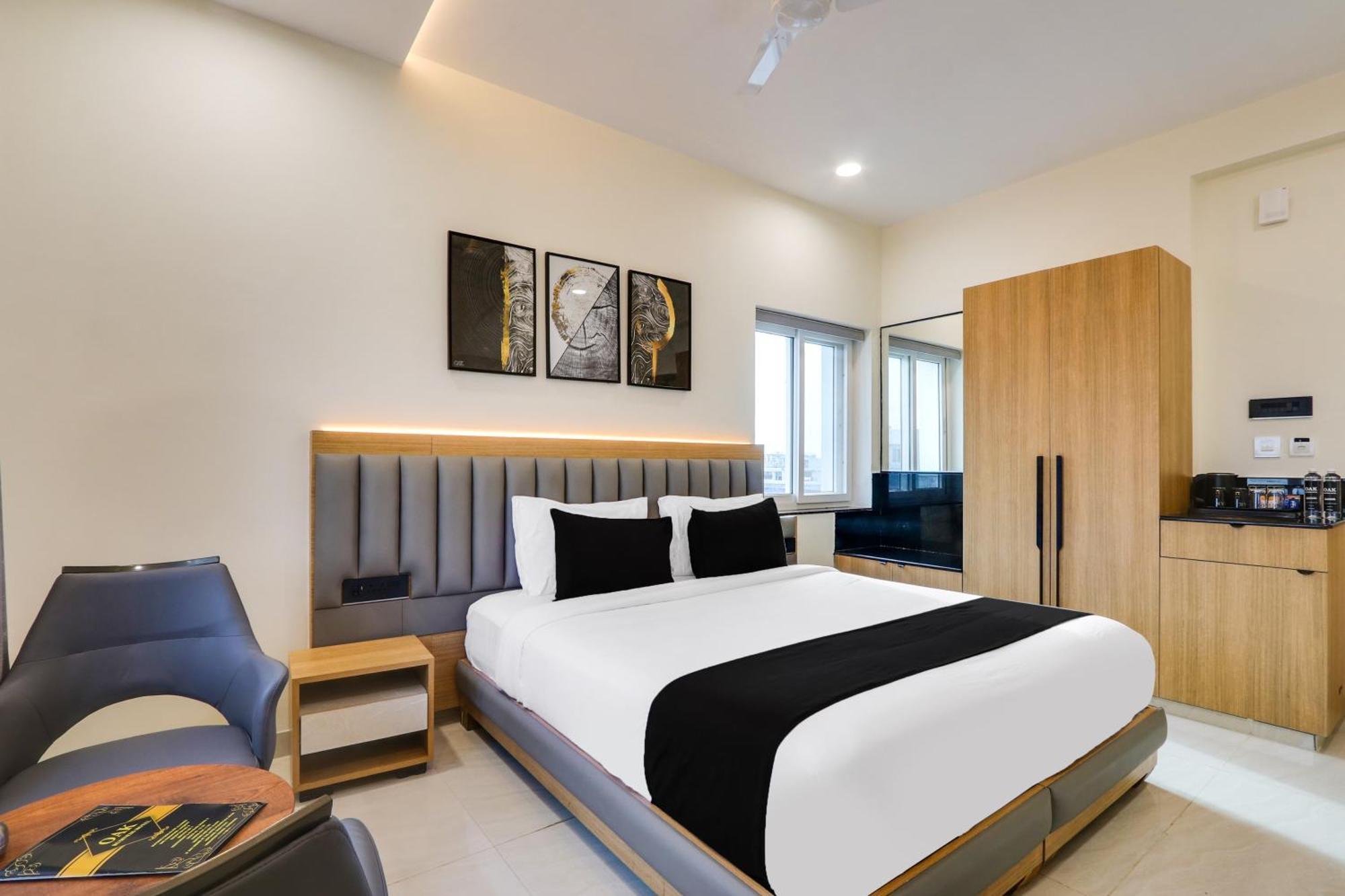 Townhouse Oak Indigo Business Hotel 3*