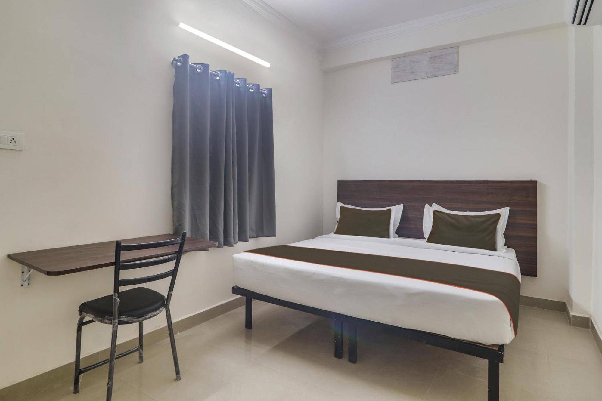 Hotel Collection O Sbr Kondapur Near Rto Office 4*