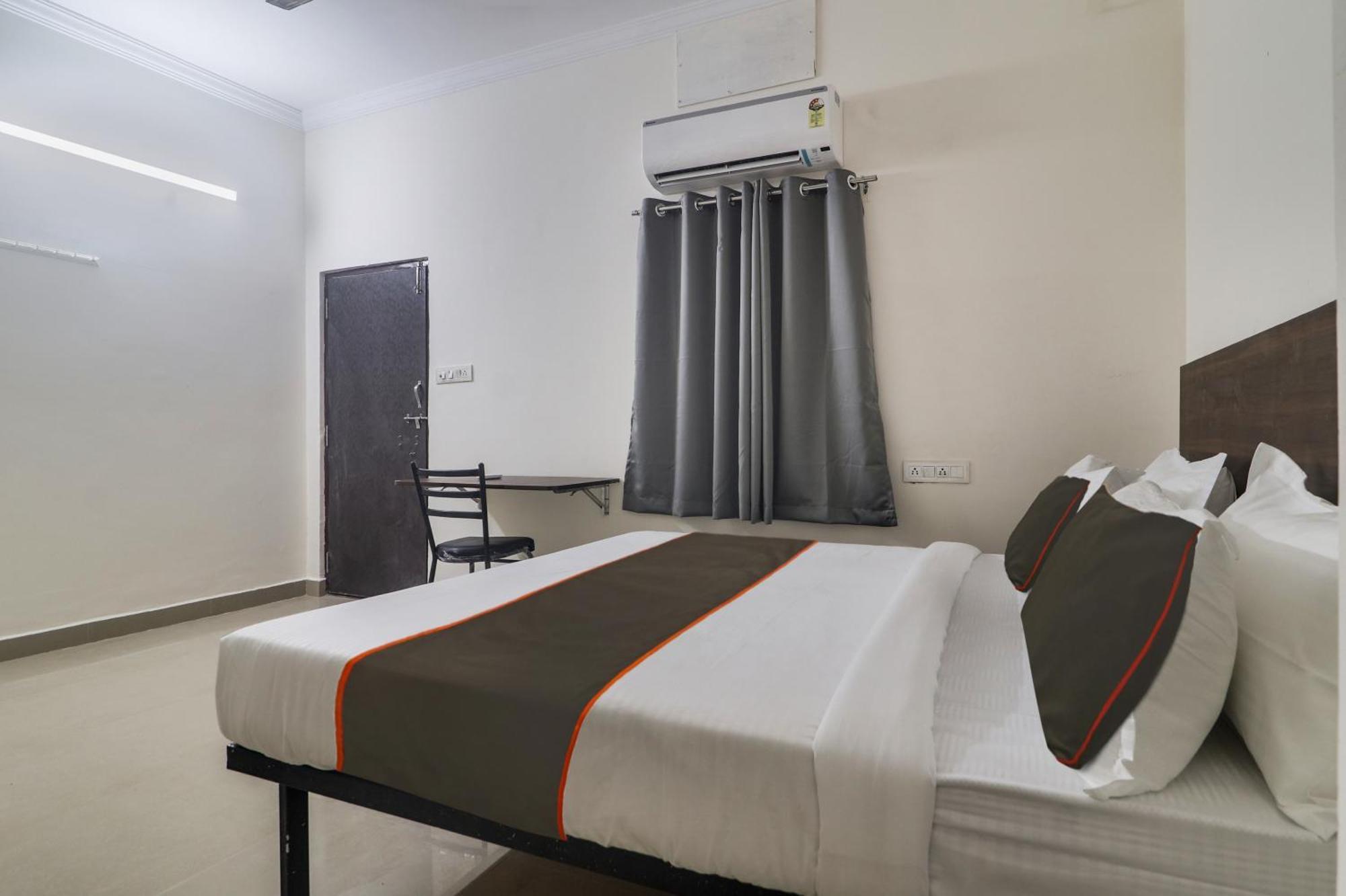 Hotel Collection O Sbr Kondapur Near Rto Office 4*
