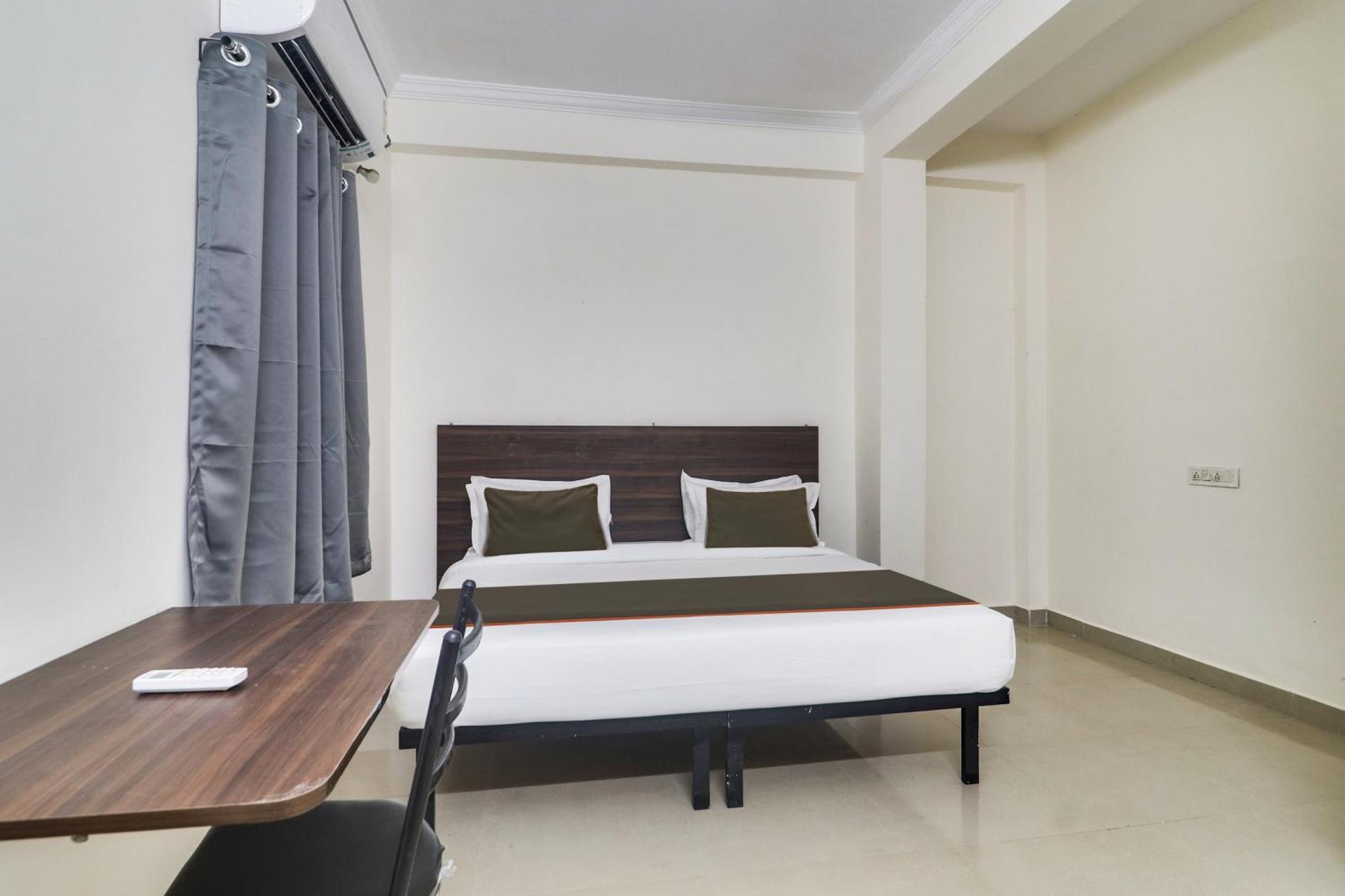 Hotel Collection O Sbr Kondapur Near Rto Office 4*