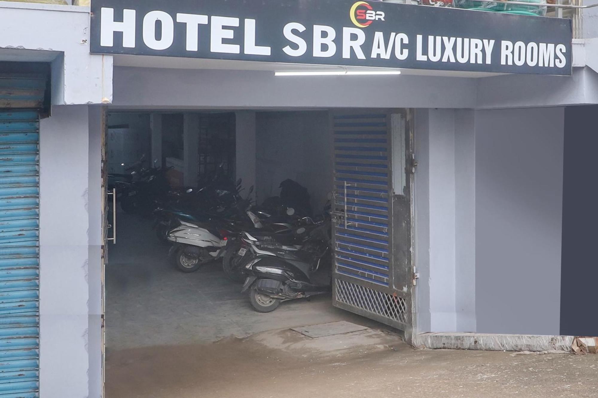 Collection O Sbr Kondapur Near Rto Office 4*