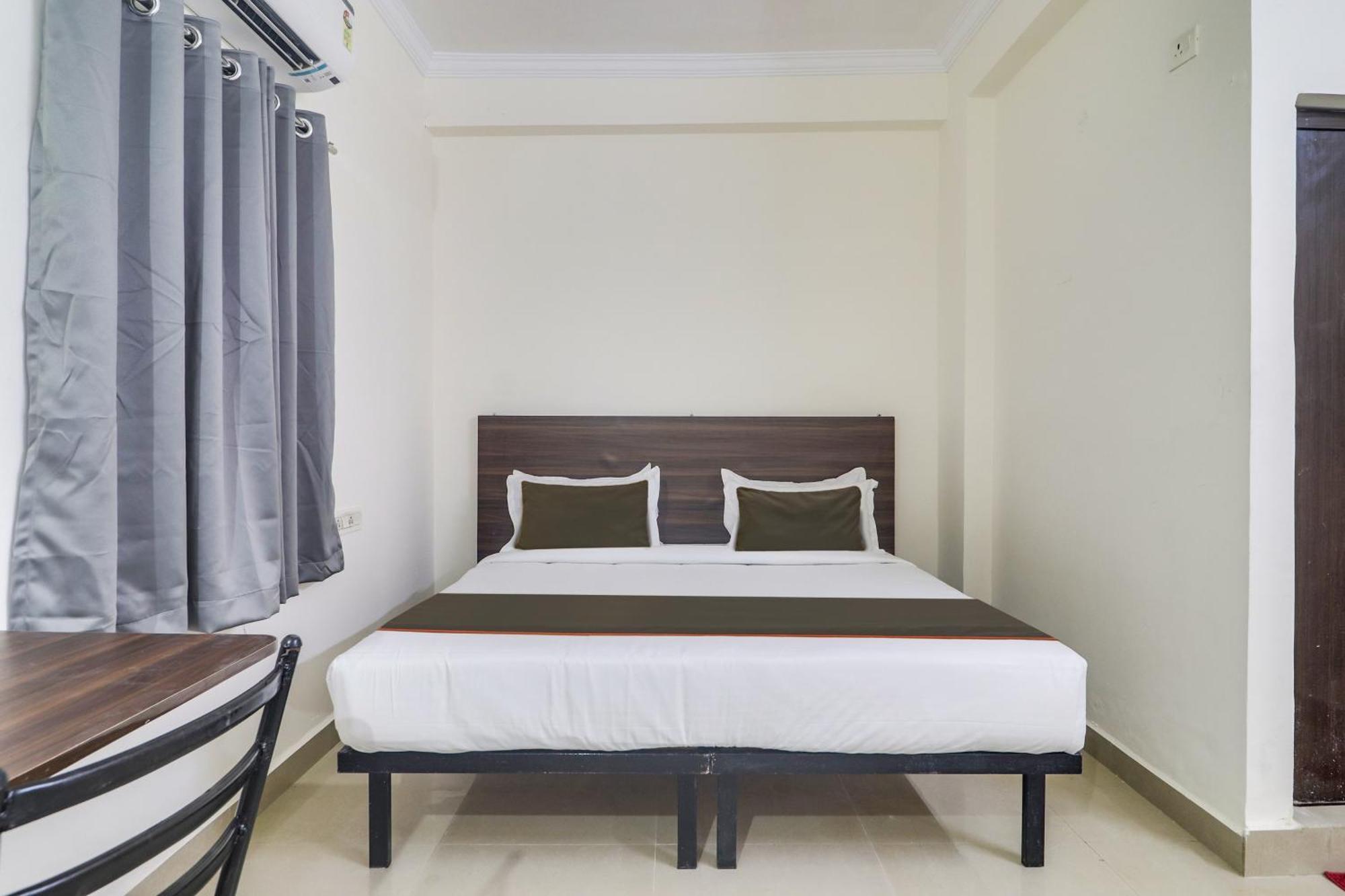 Hotel Collection O Sbr Kondapur Near Rto Office