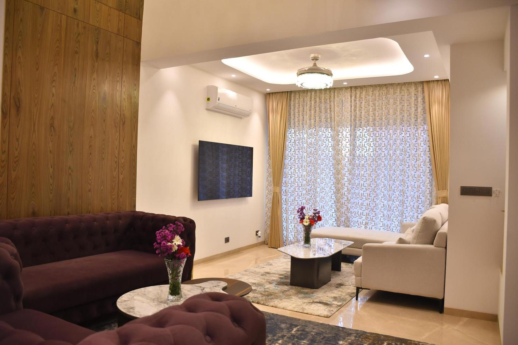 Luxuryhouse-3br-free Car & Driver-balcony-wifi Holiday home Hyderabad