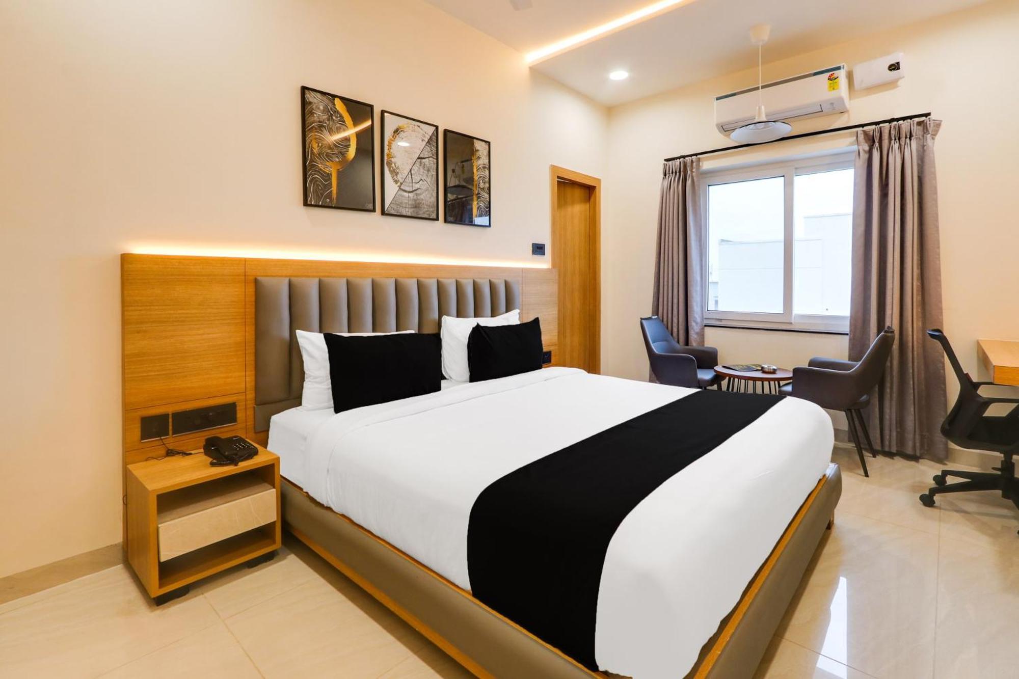Hotel Townhouse Oak Indigo Business 3*