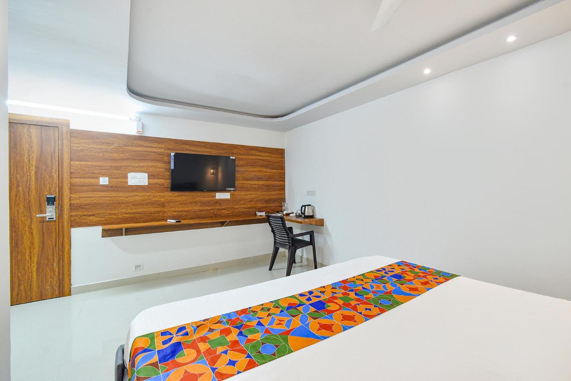 Fabhotel Srs Grand - Nr Mahindra University, Gandi Maisamma Hotel 3*