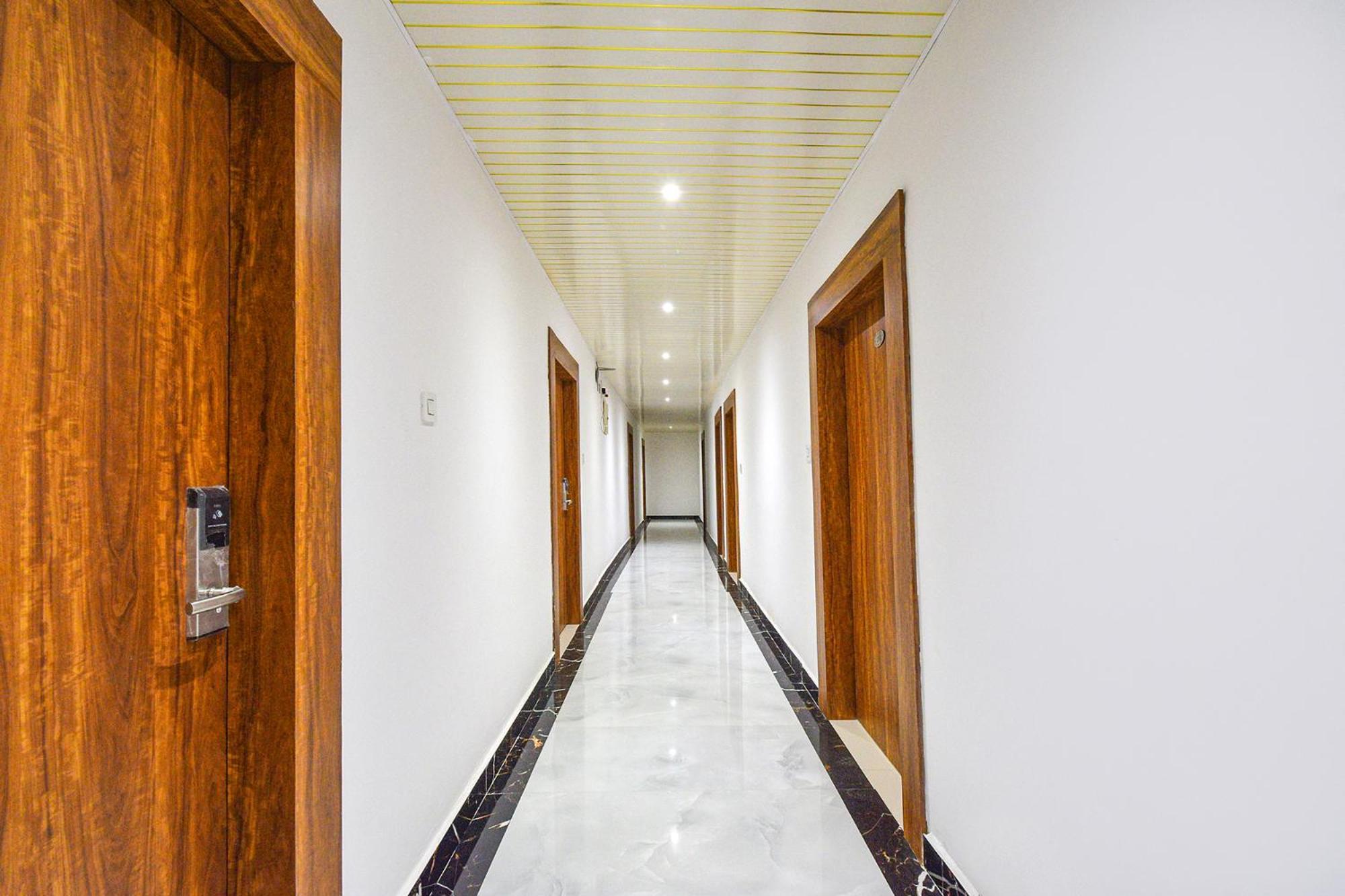 Fabhotel Srs Grand - Nr Mahindra University, Gandi Maisamma Hotel