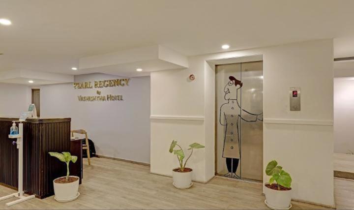 Hotel Blossoms Mdmr Group- Lakdikapul- Free Food Vouchers - Free Buffet Breakfast