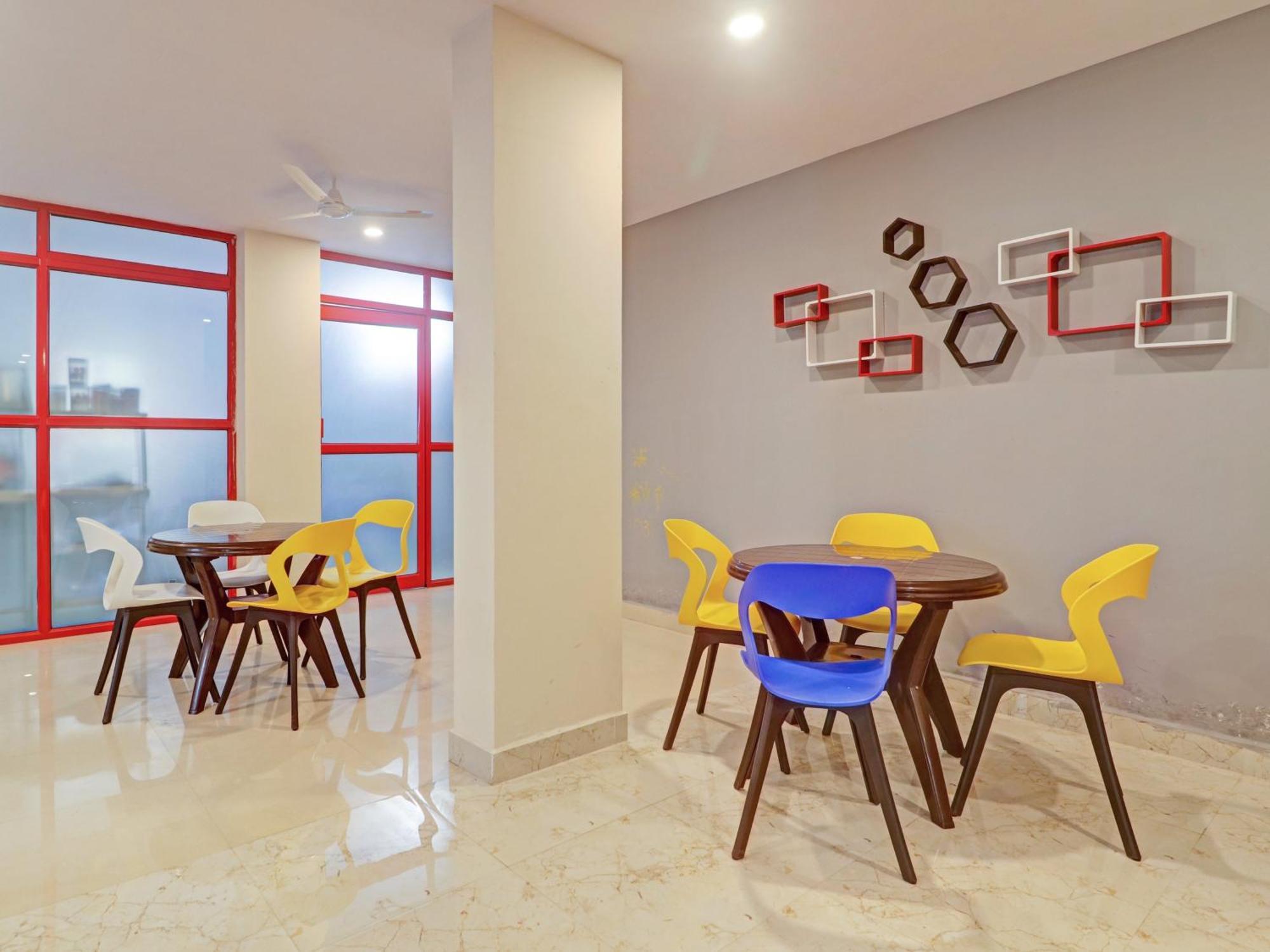 Hotel Super Townhouse White Ridge Kphb Opp Jntu Hyderabad