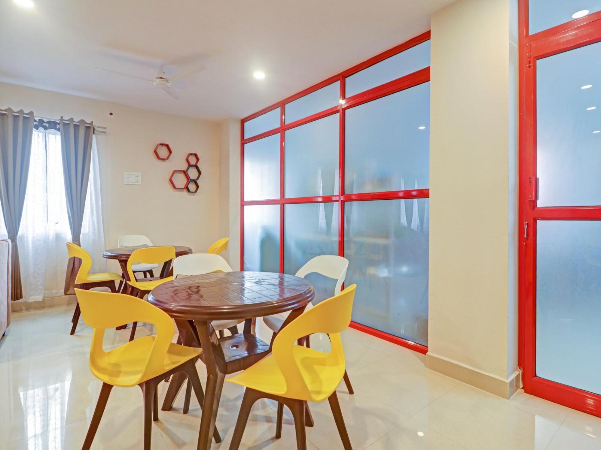 Hotel Super Townhouse White Ridge Kphb Opp Jntu