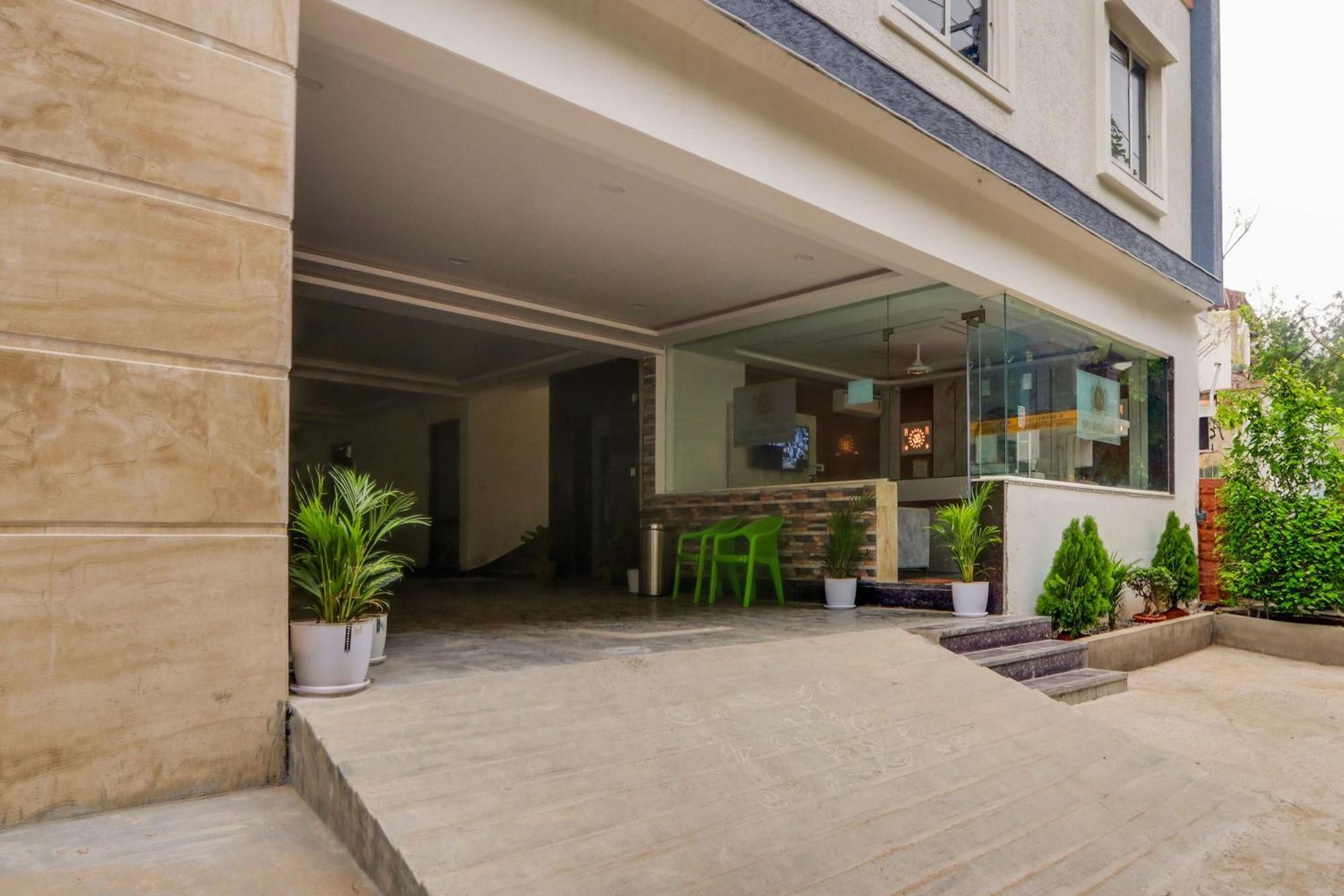 Super Townhouse Sri Nirvana Grand Hotel Hyderabad