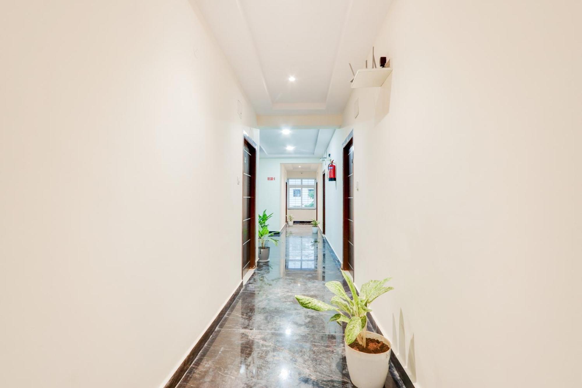 Super Townhouse Sri Nirvana Grand Hotel