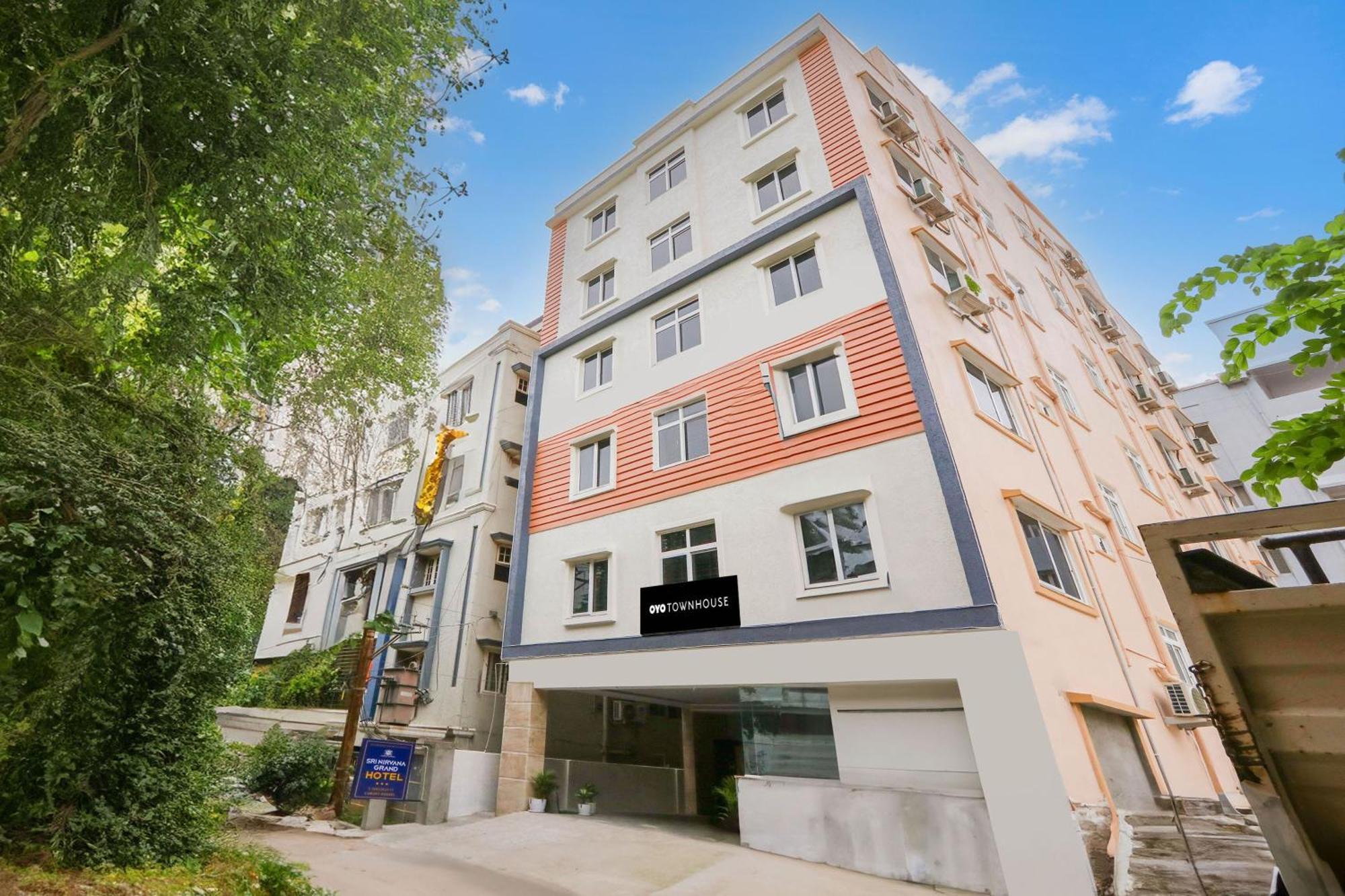 Hotel Super Townhouse Sri Nirvana Grand 4*