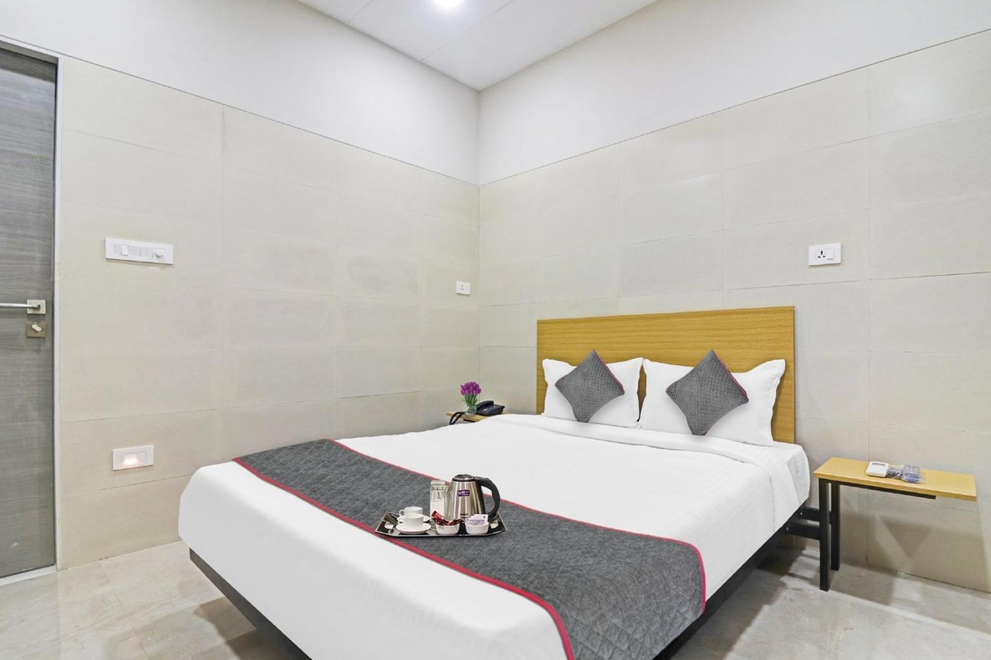 Super Townhouse Ameerpet Hotel Hyderabad