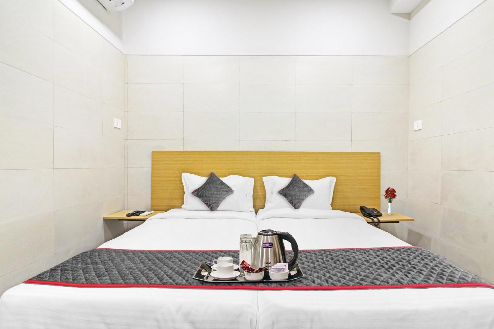 Hotel Super Townhouse Ameerpet