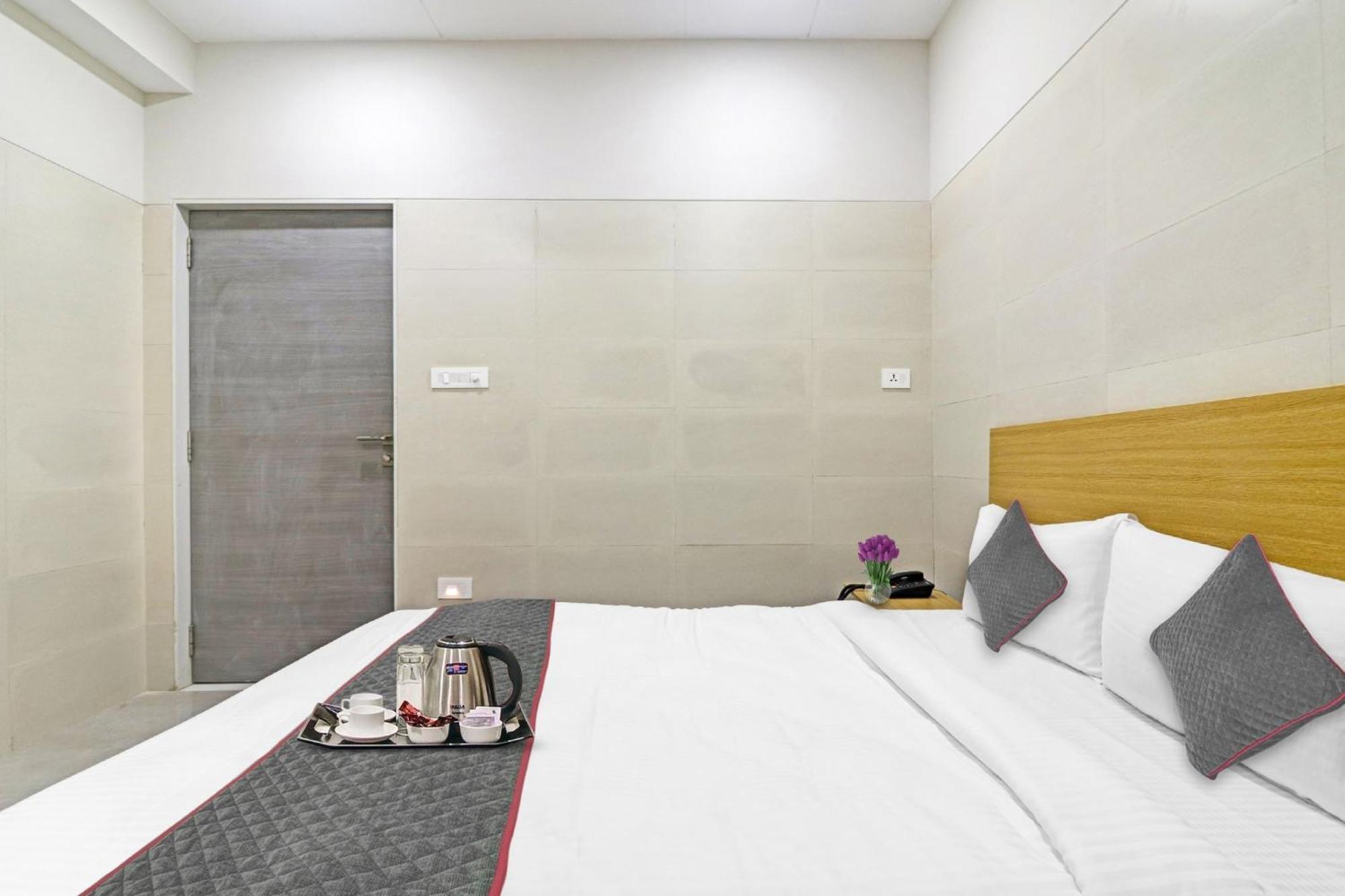 Hotel Super Townhouse Ameerpet