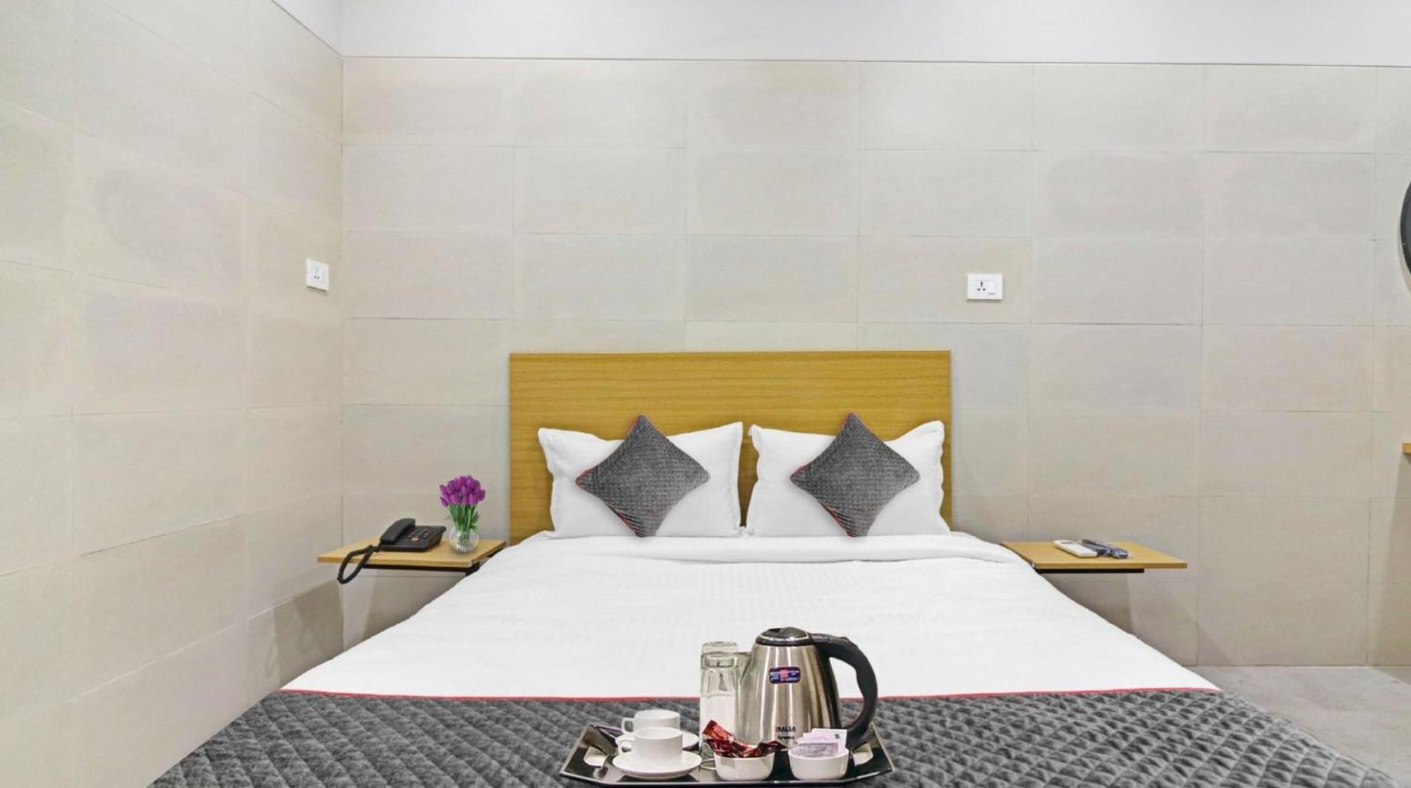 Hotel Super Townhouse Ameerpet Hyderabad