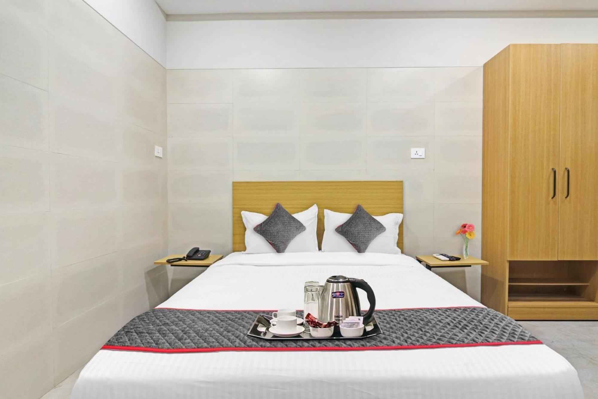 Hotel Super Townhouse Ameerpet Hyderabad