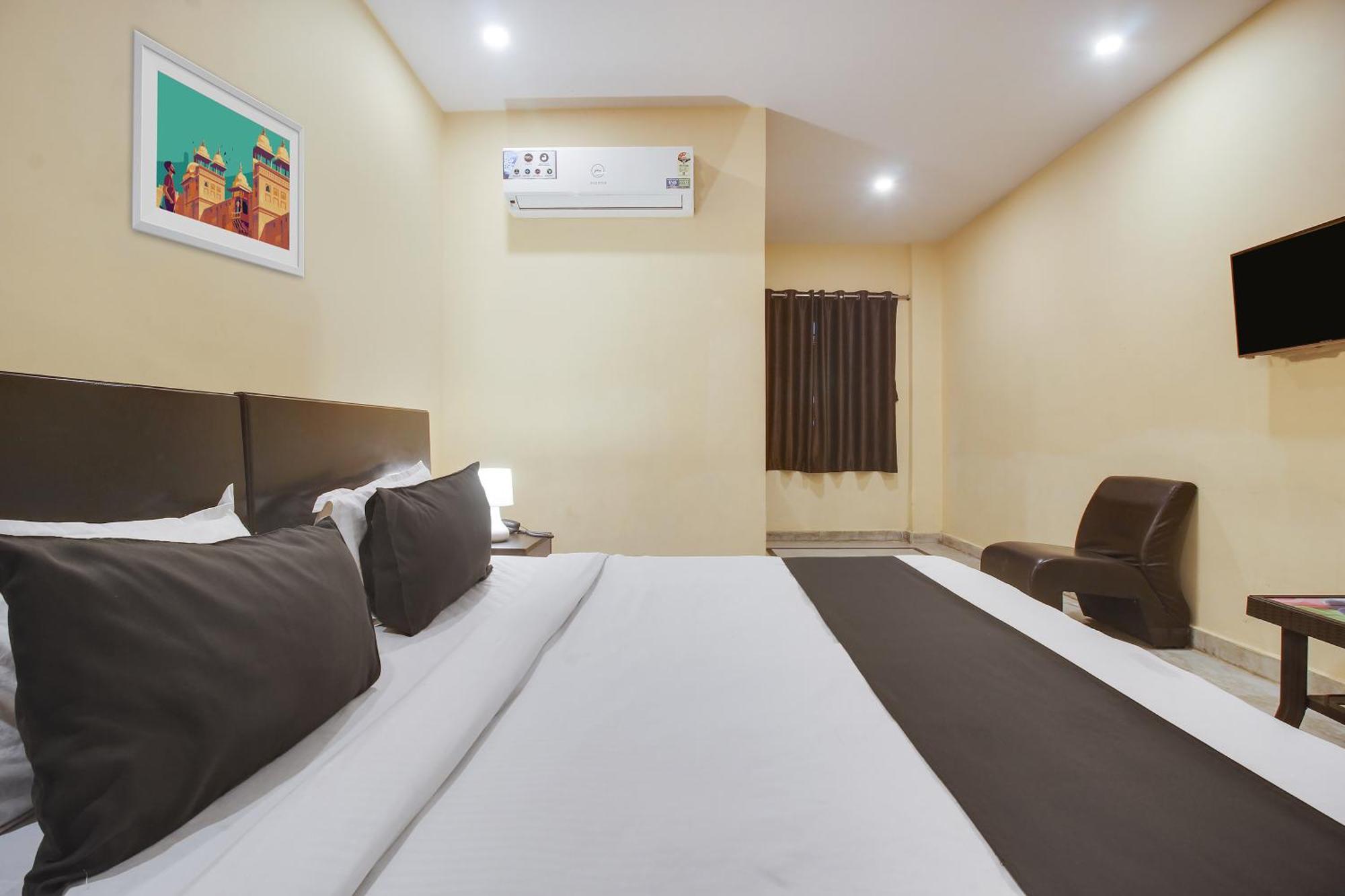 Super O Anuguna Tulasi Grand Near Jntu Hotel 3*