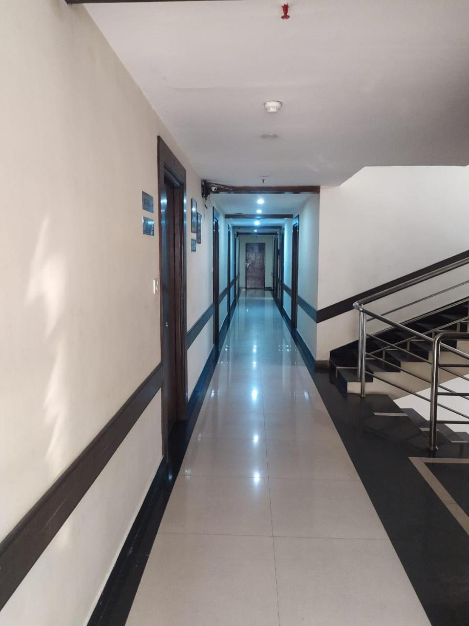 Blossoms Classic International -road View- Free Breakfast 3* Hyderabad