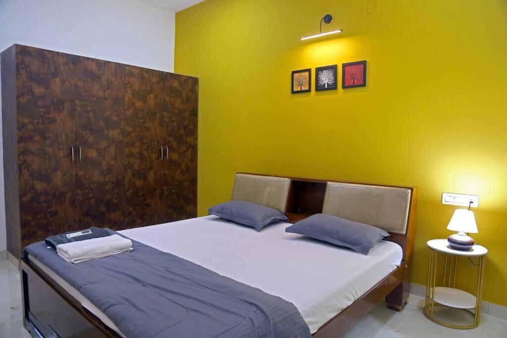 Veetil -3bhk Ac, Kukatpally, Apartment