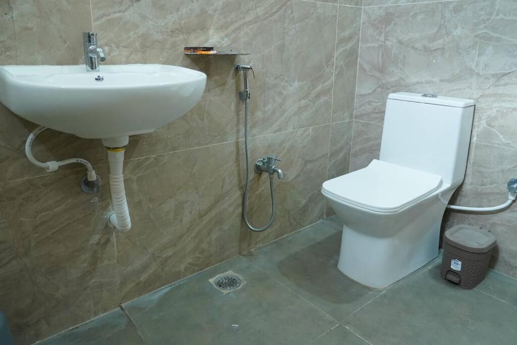Apartment Veetil -3bhk Ac, Kukatpally,