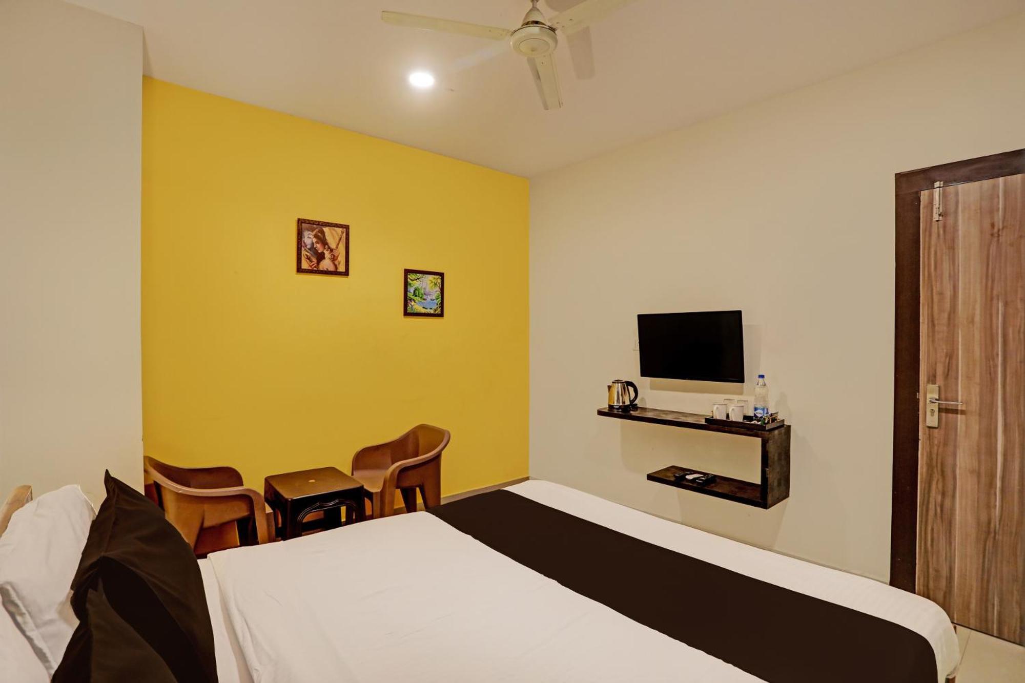 Super Capital O Saharsh Grand Near Shilparamam 3*