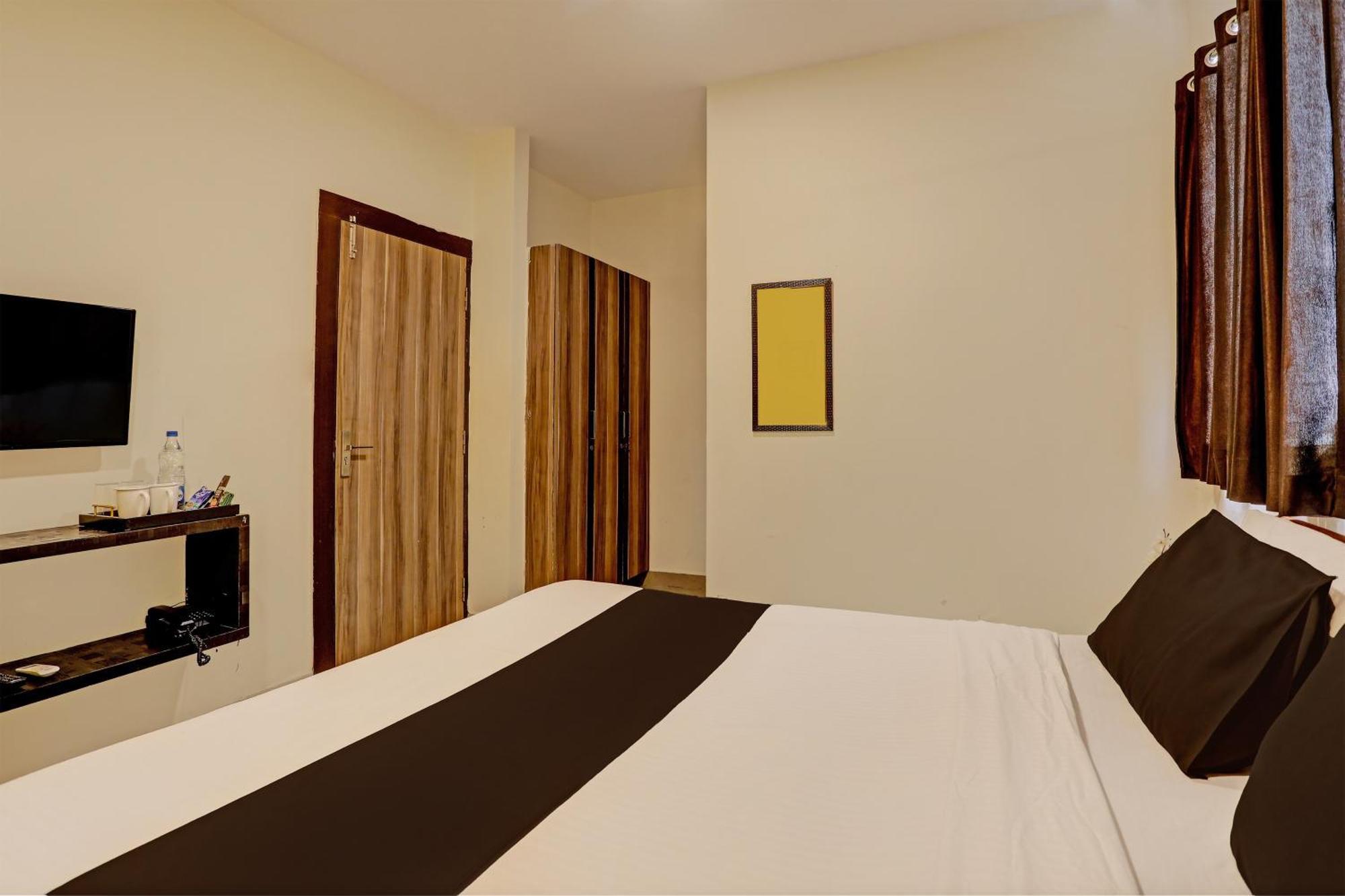 Hotel Super Capital O Saharsh Grand Near Shilparamam Hyderabad