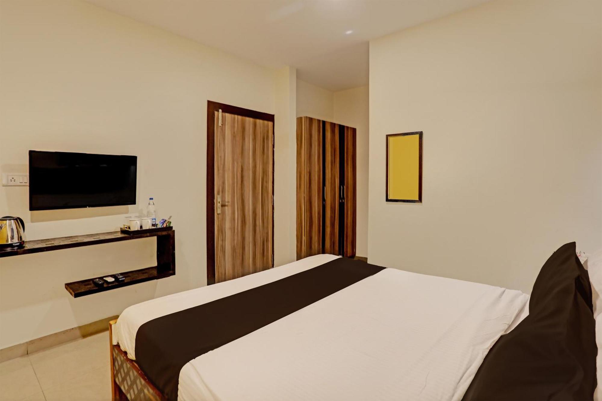 Super Capital O Saharsh Grand Near Shilparamam