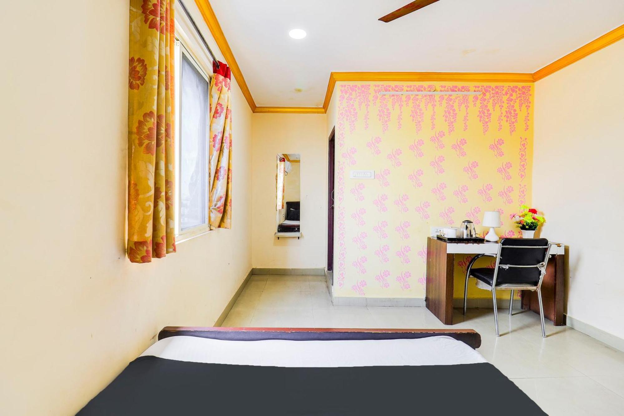 Collection O New Royal Plaza Nampally