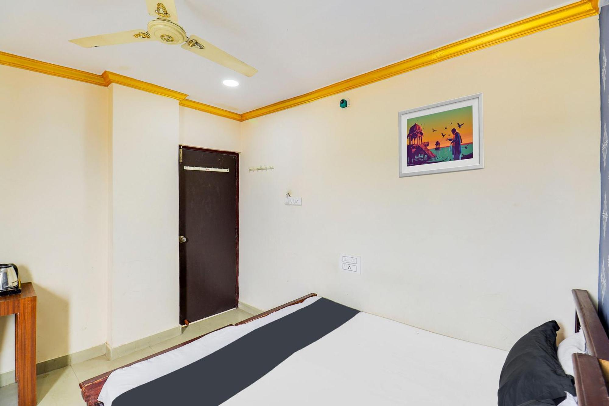 Collection O New Royal Plaza Nampally