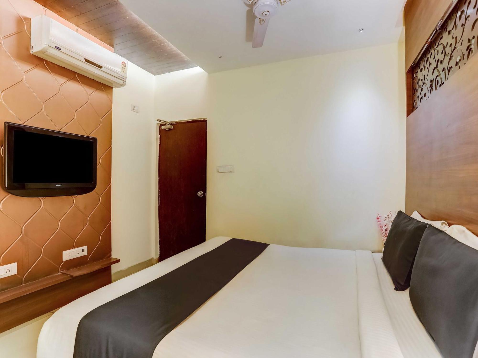 Hotel Collection O Grand Krishna