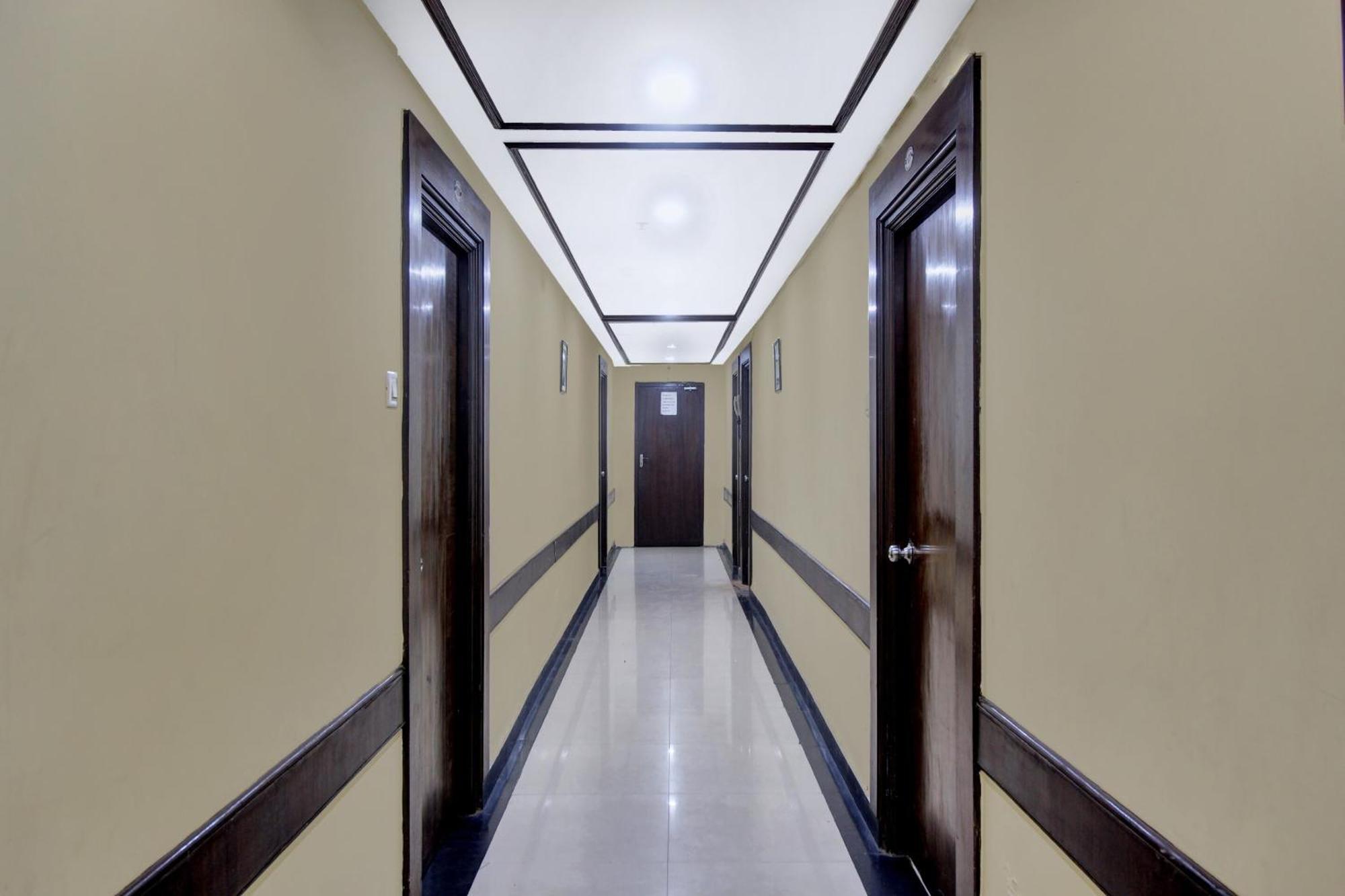 Townhouse The Grand Plaza Hotel