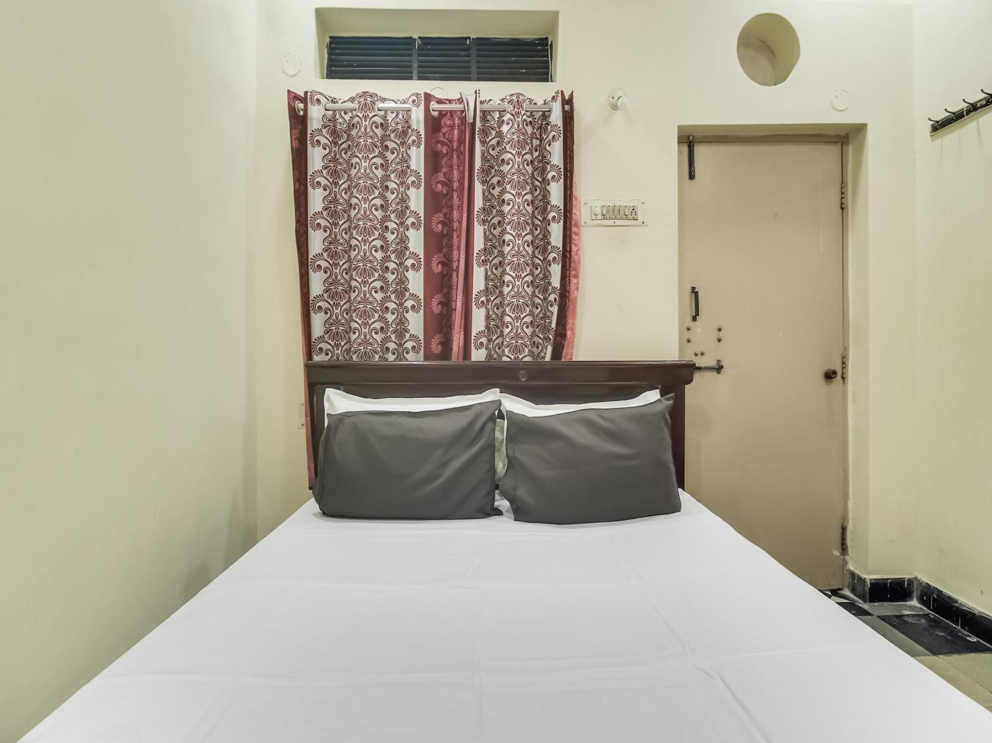 Hotel O Sri Gopi Mini Near Erragadda Metro Station 3*