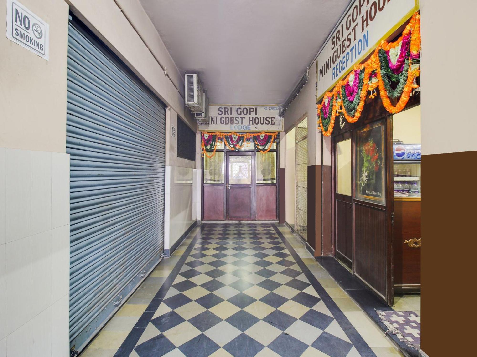 O Sri Gopi Mini Near Erragadda Metro Station Hotel 3*