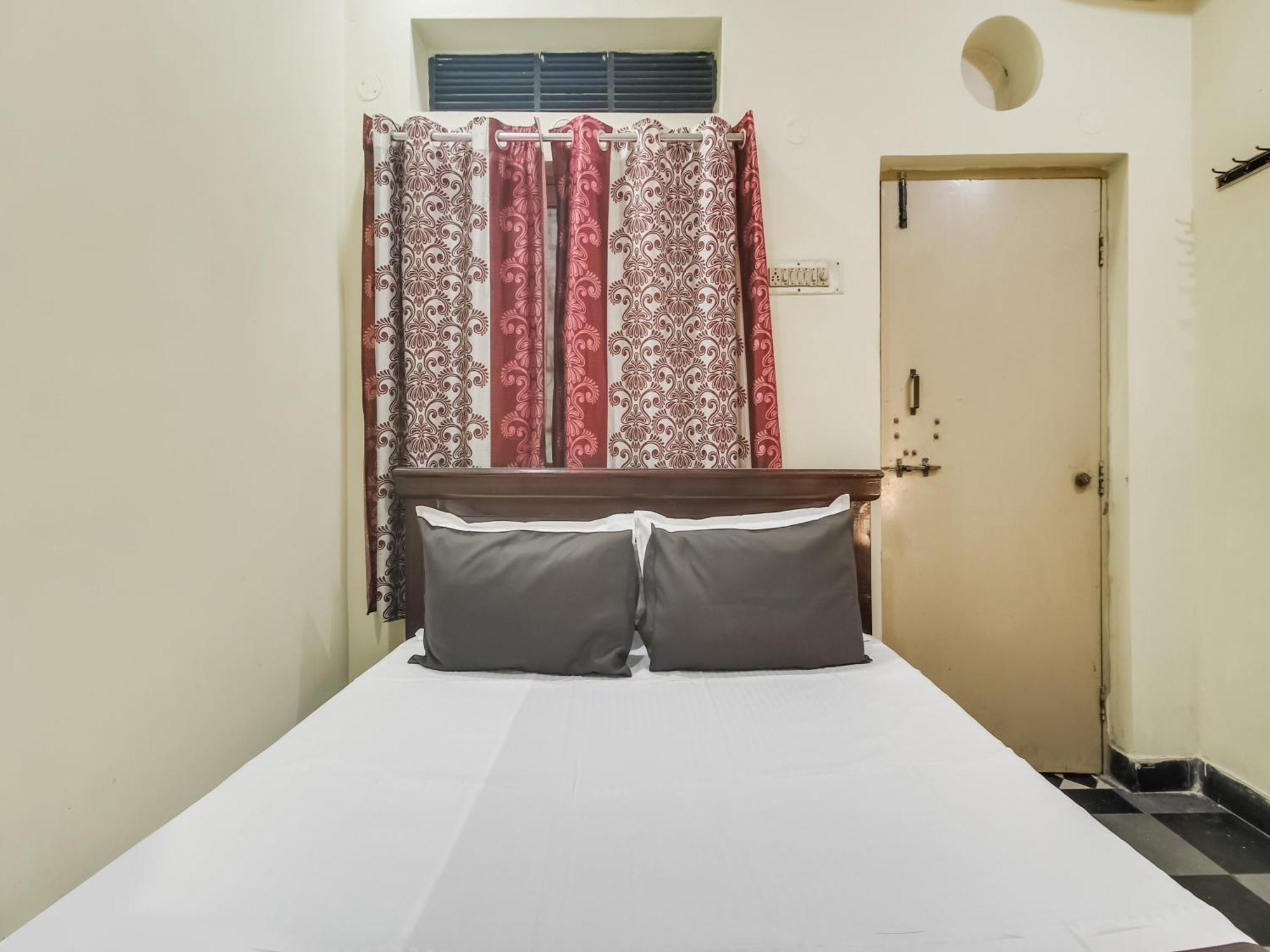 O Sri Gopi Mini Near Erragadda Metro Station 3* Hyderabad