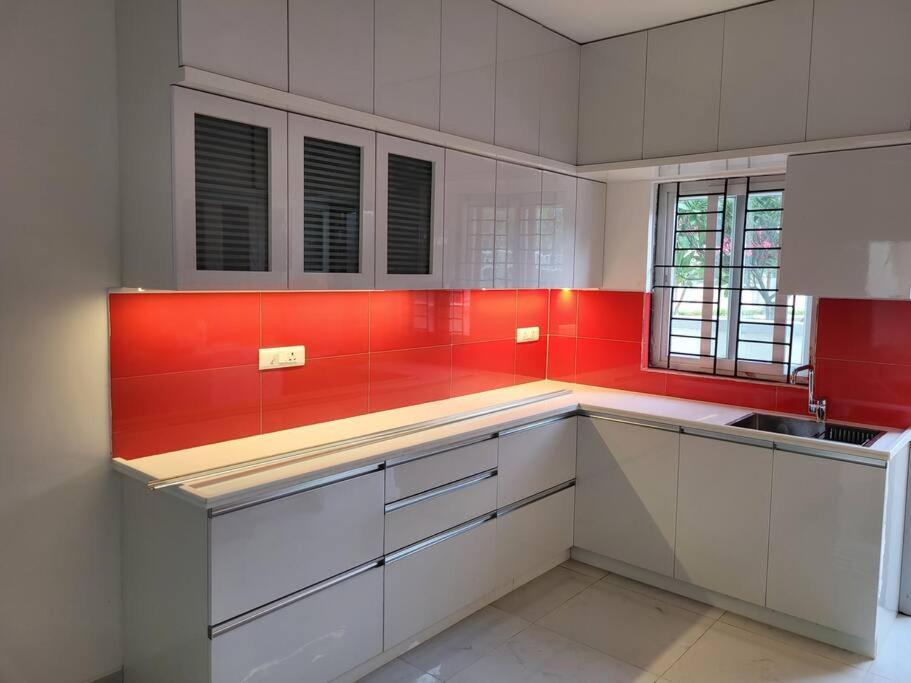 Villa Near To Airport, Just 10 Minutes Away *