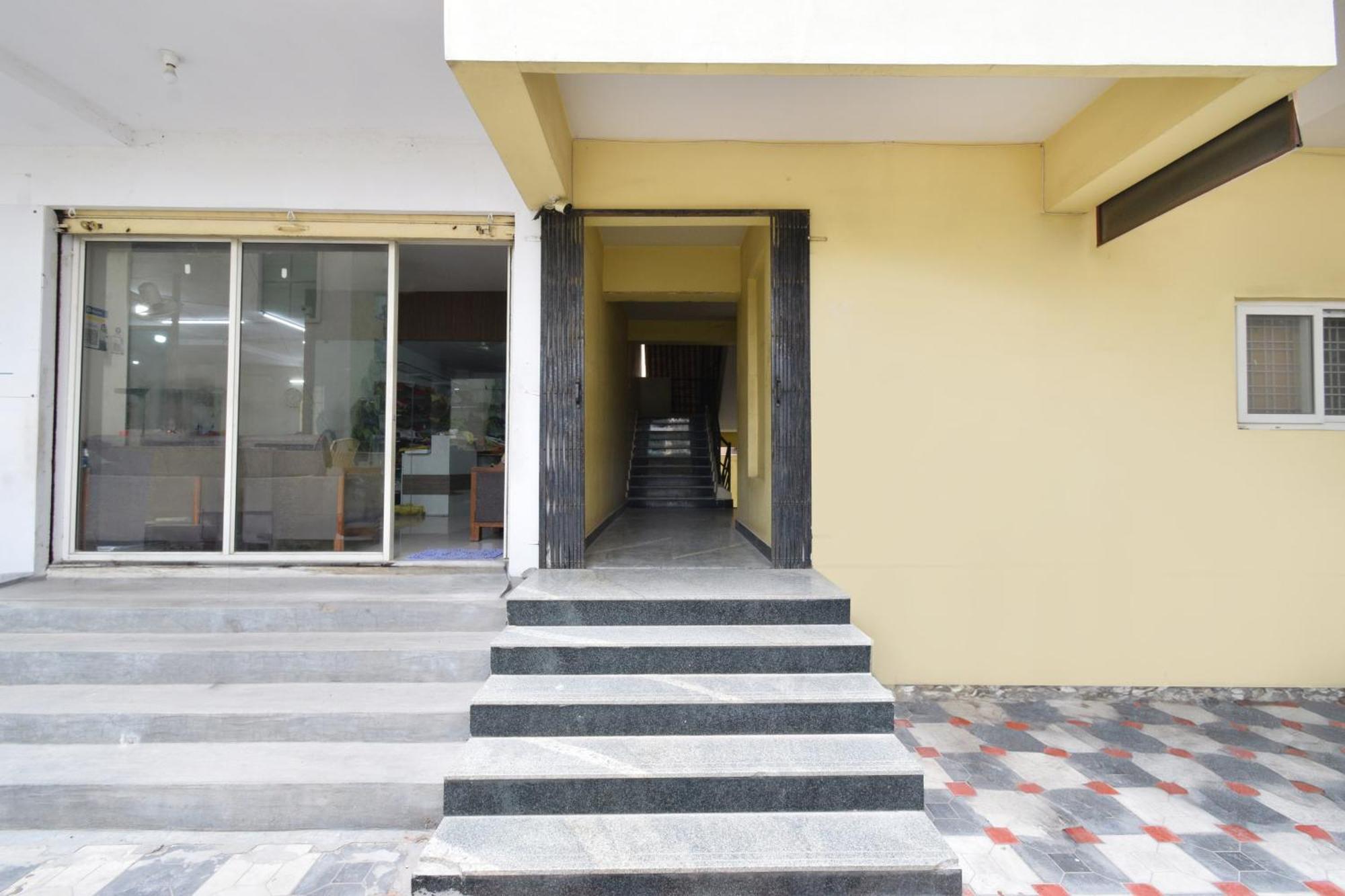 Hotel O Lucky Grand Hyderabad