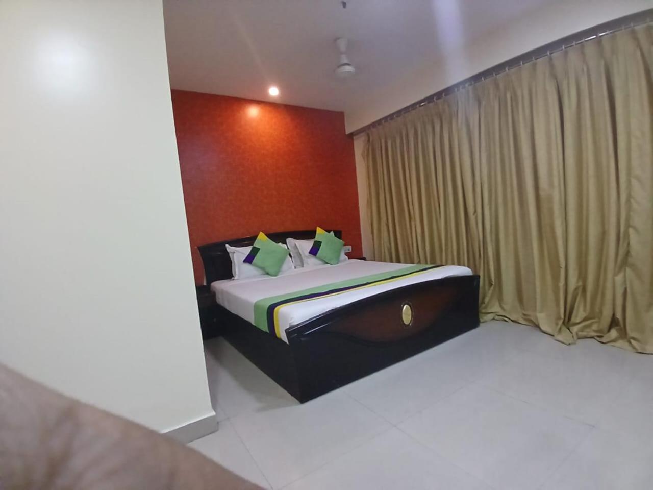 Blossoms The Plaza-luxury Collection- Lakdikapul Hotel Hyderabad