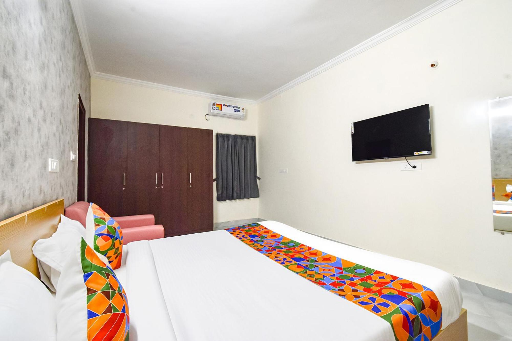 Fabhotel Joy Stayz - Nr Yashoda Hospital, Hitech Hotel 3*