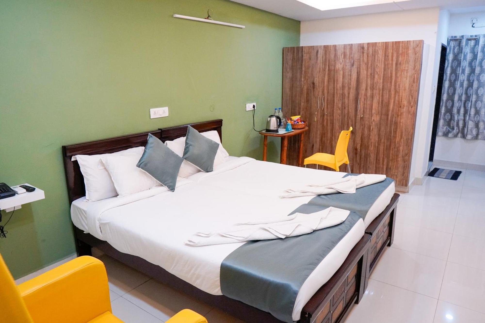 The Casa Heights Hotel *
