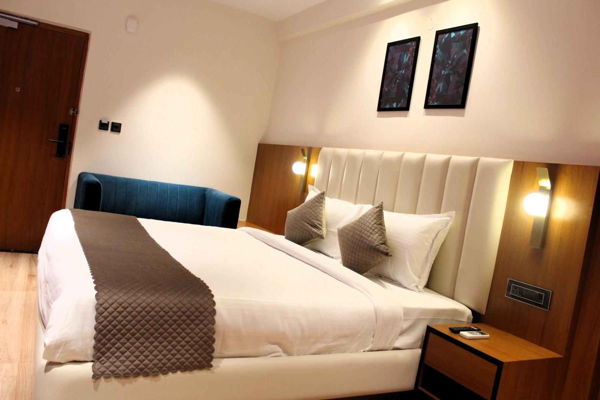 Hotel The Vantage Inn, Near Us Consulate Gachibowli Hyderabad