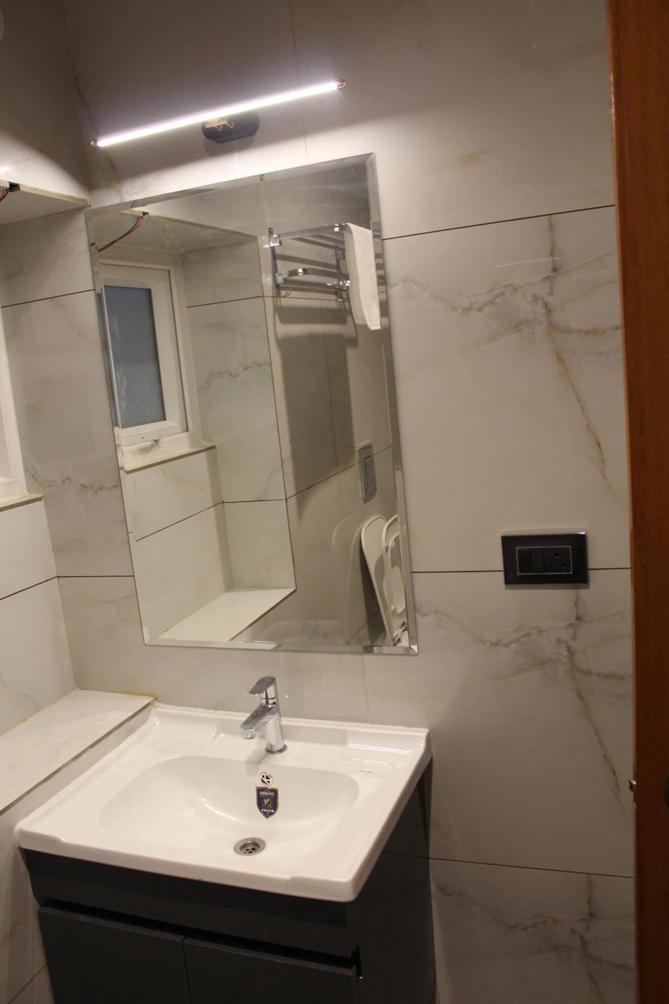 The Vantage Inn, Near Us Consulate Gachibowli