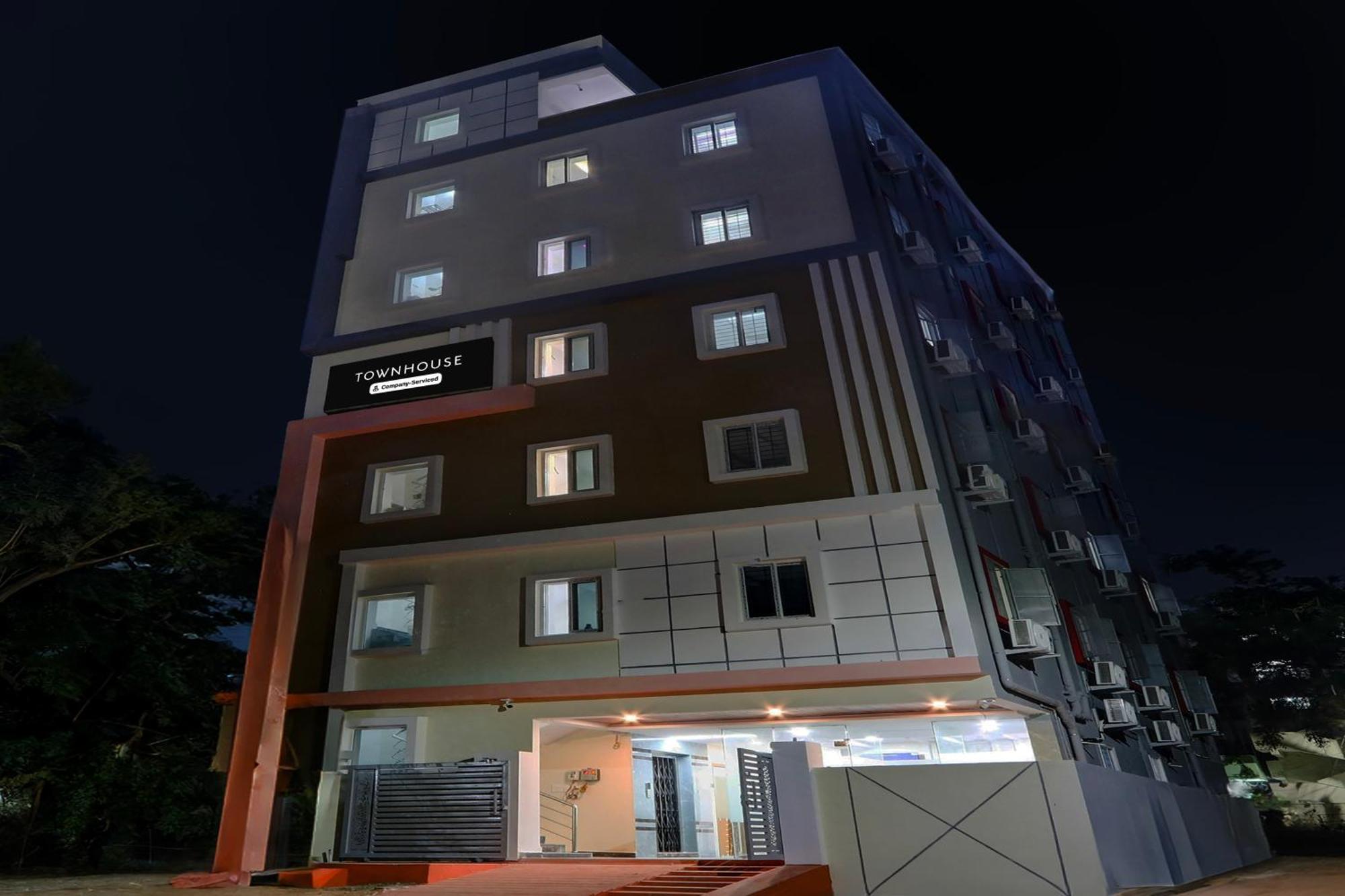 Hotel Super Townhouse Nanak Ram Guda Near Waverock Sez 4*