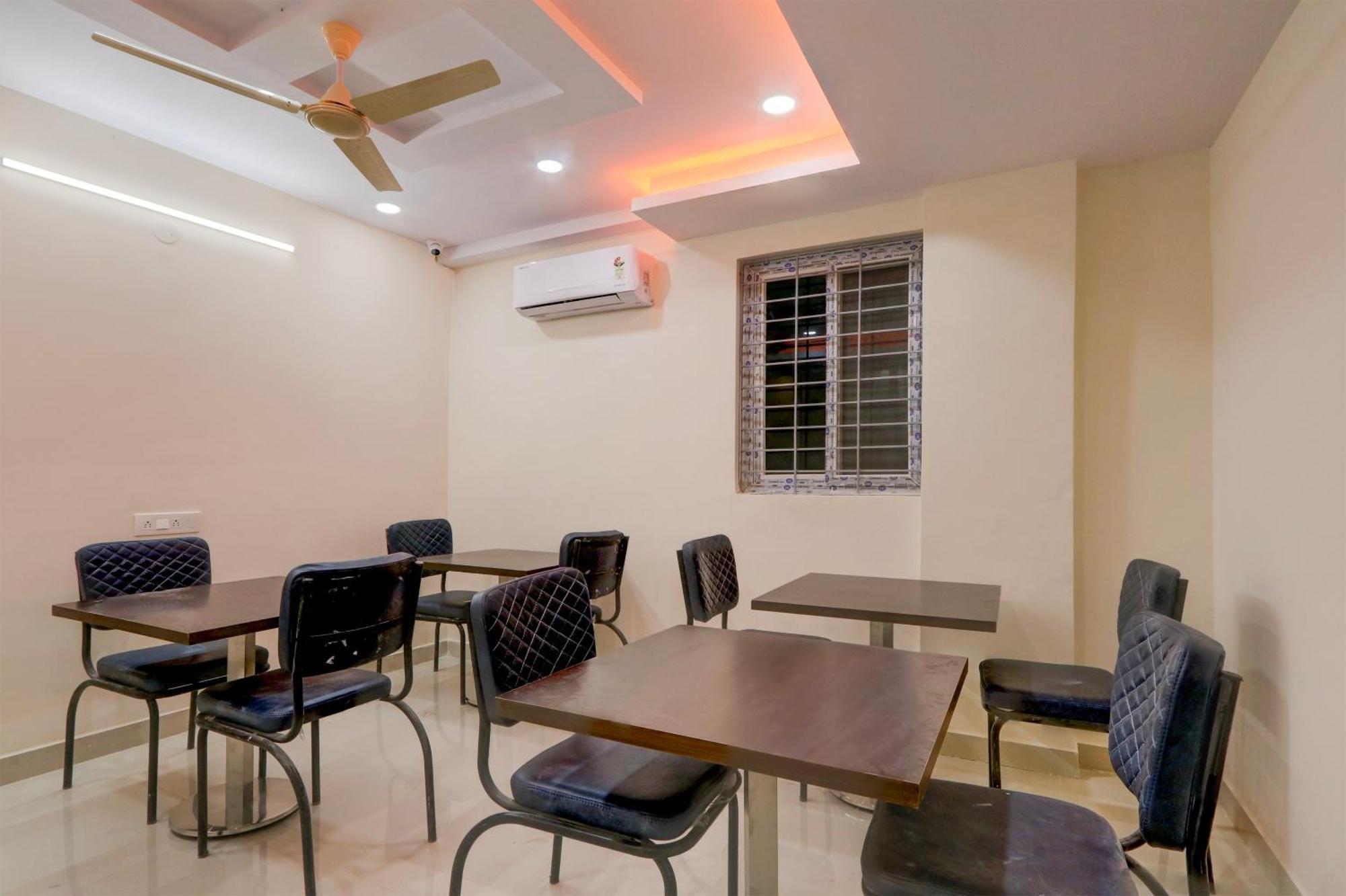 Hotel Super Townhouse Nanak Ram Guda Near Waverock Sez