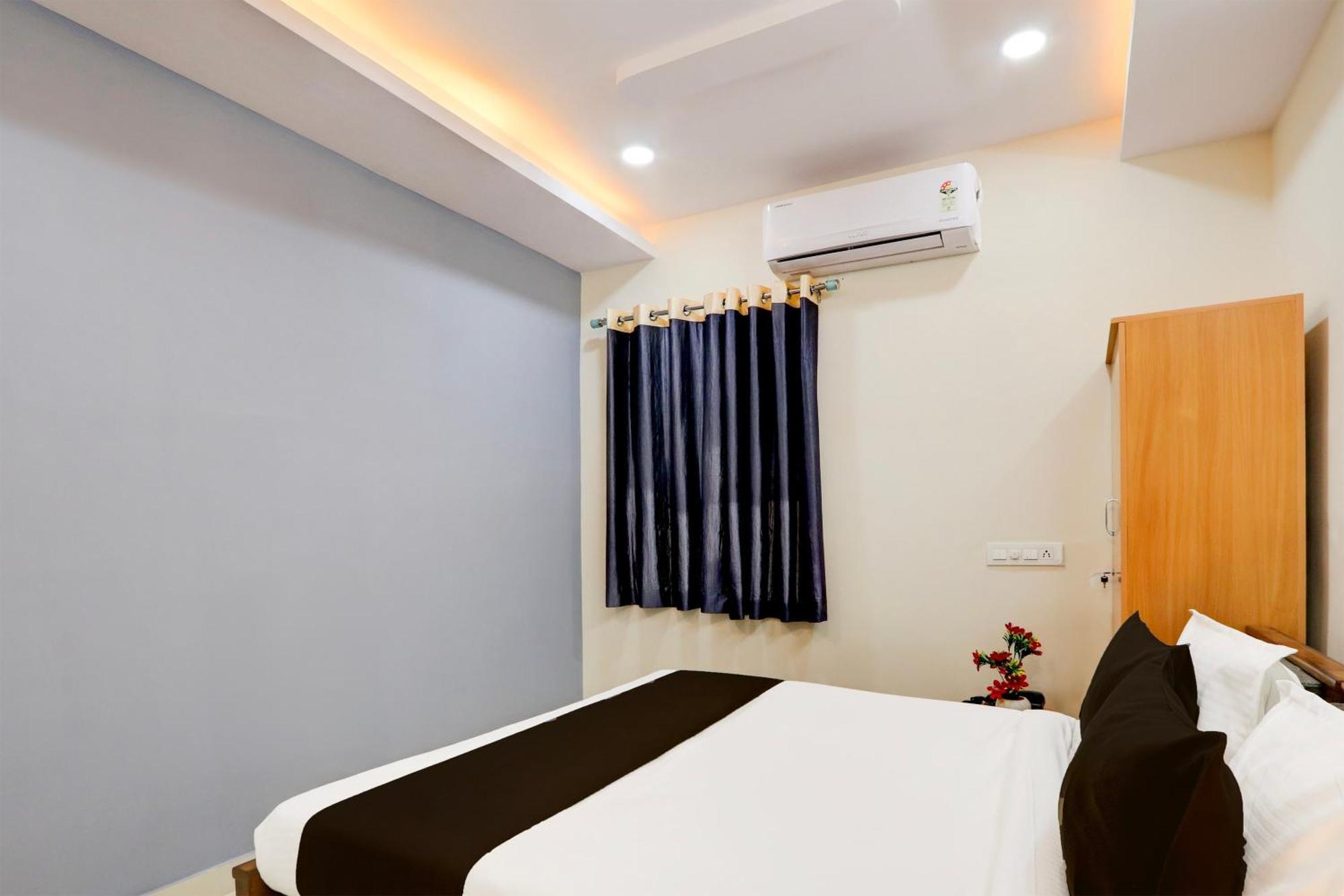 Super Townhouse Nanak Ram Guda Near Waverock Sez Hotel