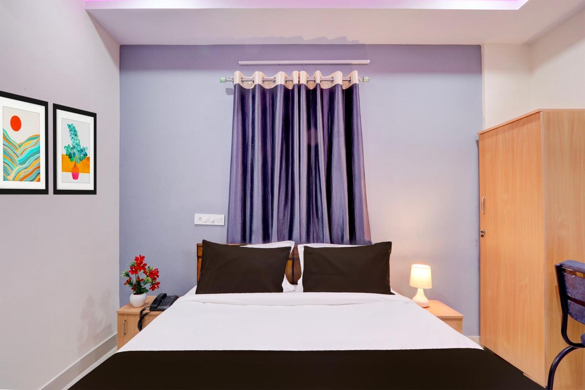 Super Townhouse Nanak Ram Guda Near Waverock Sez Hyderabad