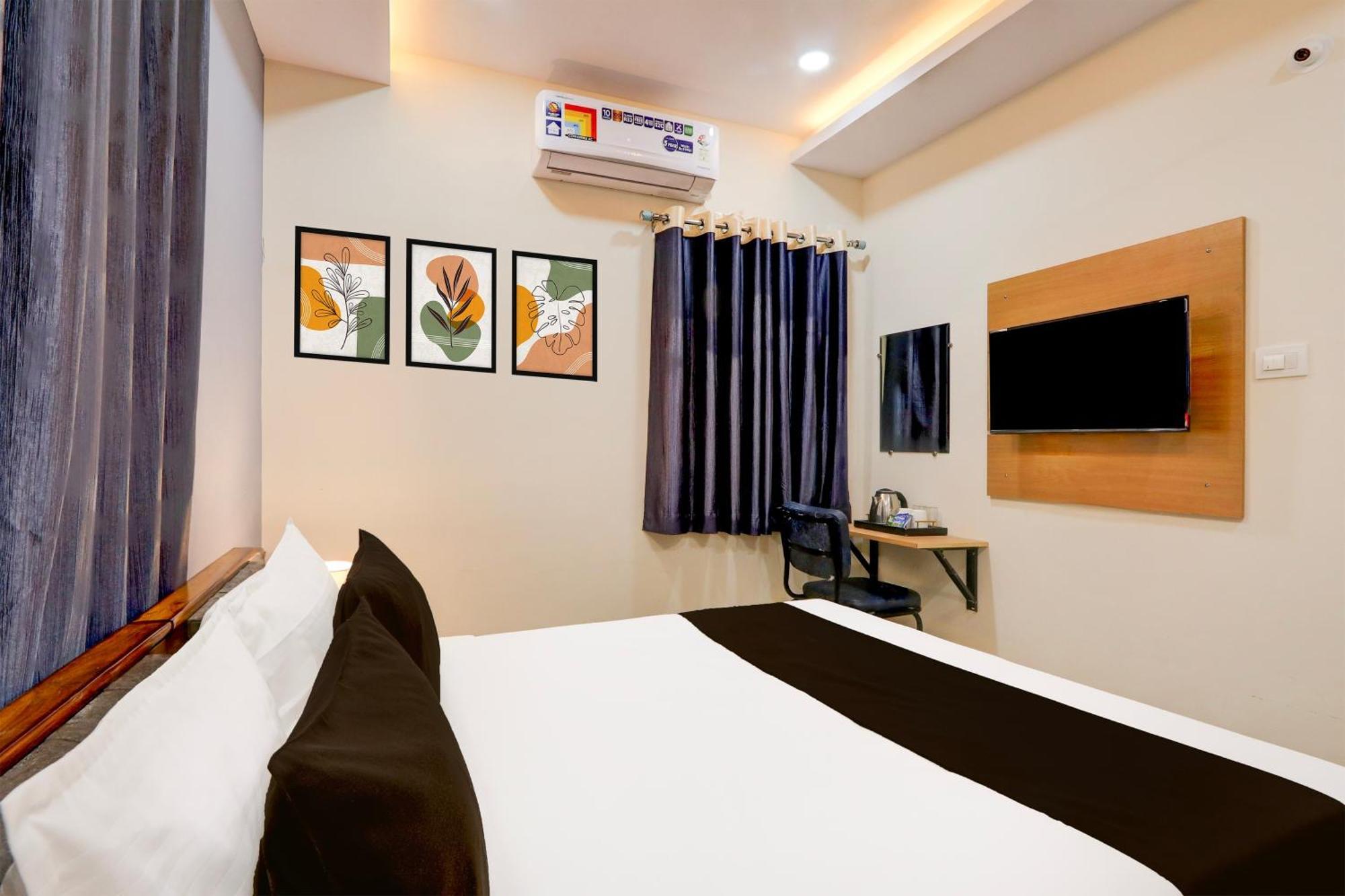 Super Townhouse Nanak Ram Guda Near Waverock Sez Hotel