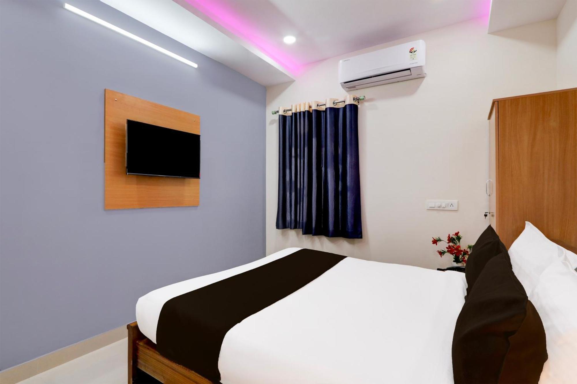 Hotel Super Townhouse Nanak Ram Guda Near Waverock Sez